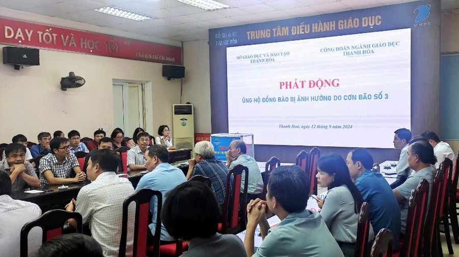 Đông đảo cán bộ, công chức Sở GD&ĐT Thanh Hóa tham gia buổi phát động ủng hộ đồng bào bị ảnh hưởng cơn bão số 3.