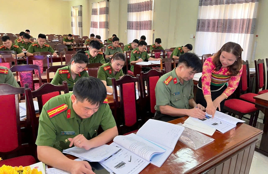50 cán bộ, chiến sĩ Công an xã vùng cao được bồi dưỡng tiếng dân tộc Thái. 74fc5513-be6b-4c42-ba2d-1deee806571d.jpg