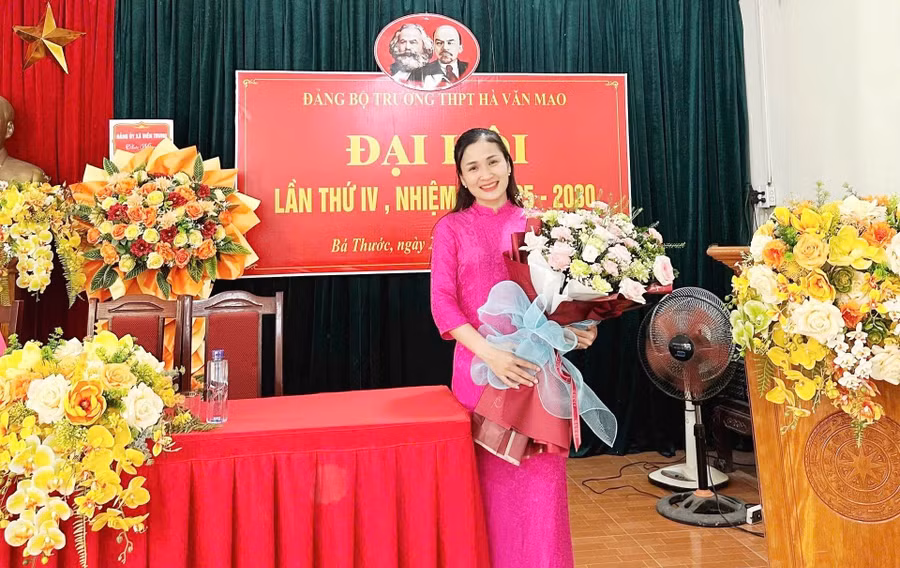 Cô giáo Vi Thị Thu Hằng, Trường THPT Hà Văn Mao (Bá Thước, Thanh Hóa).