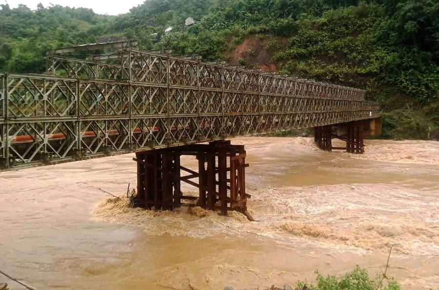 Lũ trên sông Mã, ở huyện Quan Hóa (Thanh Hóa) đang dâng cao.