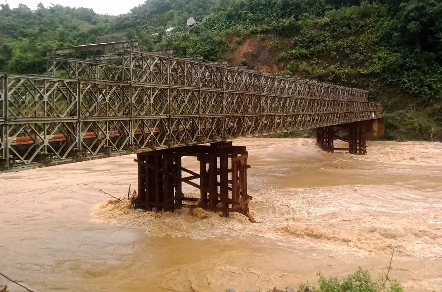 Lũ trên sông Mã, ở huyện Quan Hóa (Thanh Hóa) đang dâng cao.