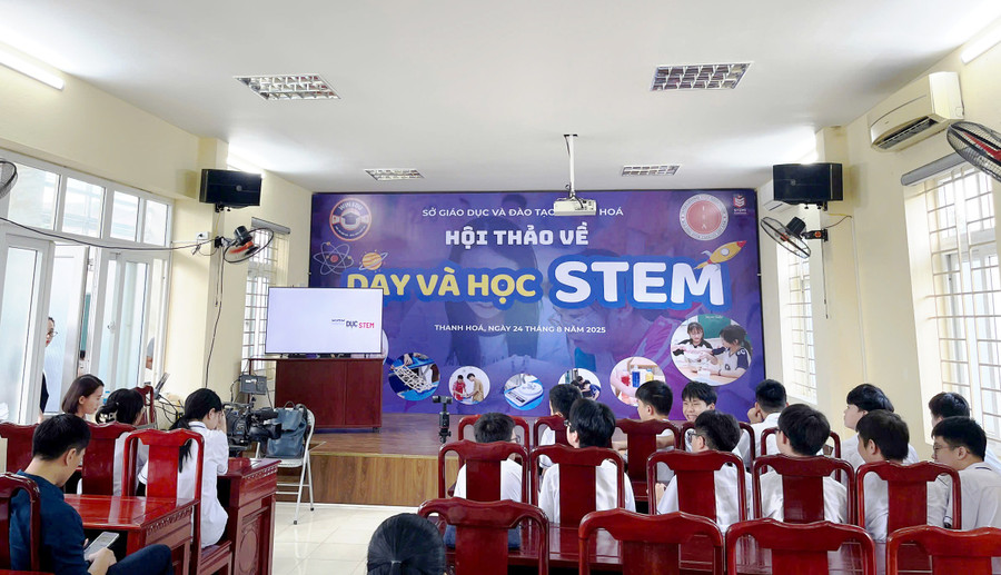 Trường THCS Trần Mai Ninh, phường Hạc Thành (Thanh Hóa) tổ chức Hội thảo về dạy và học STEM. 9582bc5b5073dd2d8462.jpg