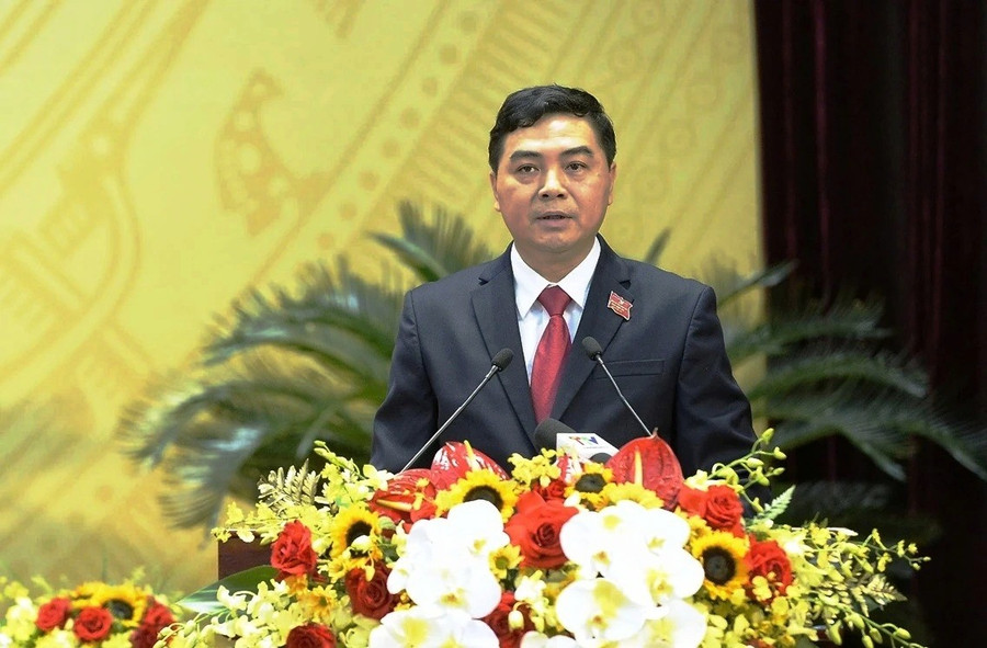 Nguyễn Hoài Anh, Ủy viên dự khuyết Trung ương Đảng, Phó Bí thư Tỉnh ủy, Chủ tịch UBND tỉnh Thanh Hóa trình bày tóm tắt Báo cáo chính trị tại Đại hội. 205d3090615t11200l1-z71175765517264.jpg