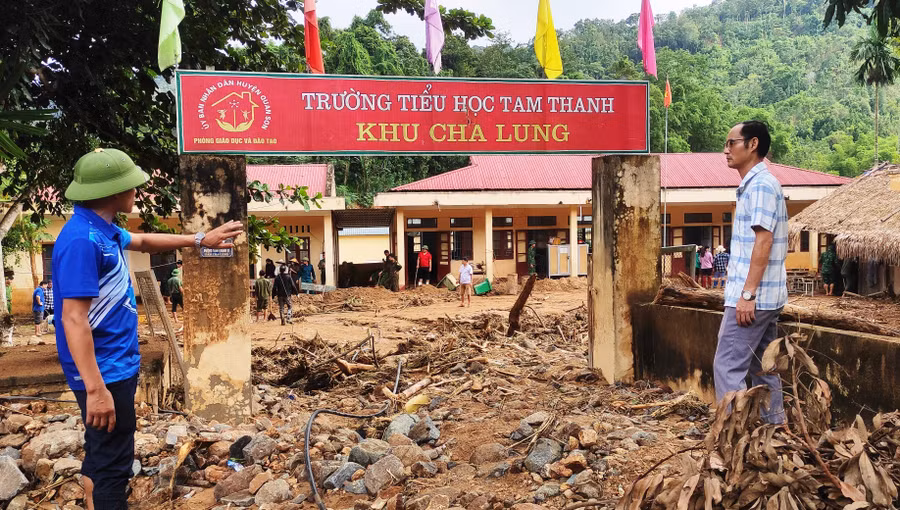 Điểm trường Tiểu học ở bản Cha Lung, xã Tam Thanh (Thanh Hóa) bị lũ tràn vào.