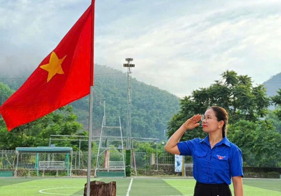Cô Hà Thị Khuyên, giáo viên dạy Văn, Trường THPT Quan Sơn, Thanh Hóa. d179ed5f-527c-4a8b-9ca3-bc2694d25e3f.jpg