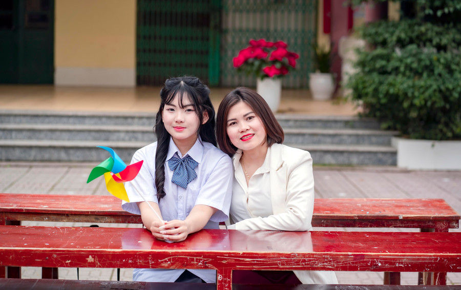 Nữ sinh Vi Ánh Ly Na và mẹ của mình. Ảnh: NVCC nu-sinh-nguoi-thai-3.jpg