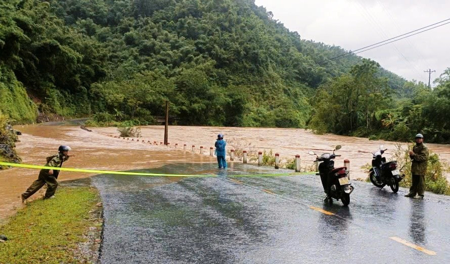 Nước sông Luồng dâng cao gây ngập ở xã Nam Xuân.