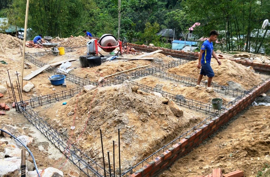 Một hộ dân ở xã Trung Lý đang thi công nhà ở. e06635d1af6f1d31447e.jpg