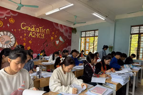Nghị quyết được ban hành nhằm tạo điều kiện thuận lợi cho học sinh nội trú, bán trú nâng cao chất lượng ôn tập, góp phần cải thiện kết quả kỳ thi tốt nghiệp THPT.