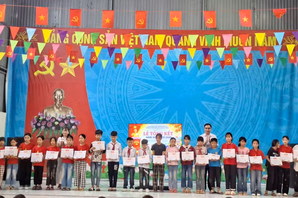 Giữ lửa gieo chữ nơi vùng cao Lản Nhì Thàng
