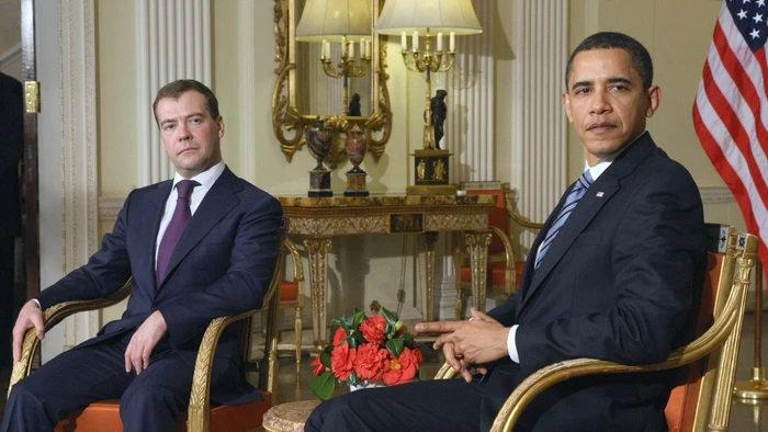 Tổng thống Nga Dmitry Medvedev và Tổng thống Mỹ Barack Obama bên lề hội nghị thượng đỉnh G20, ngày 1/4/2009 tại London.