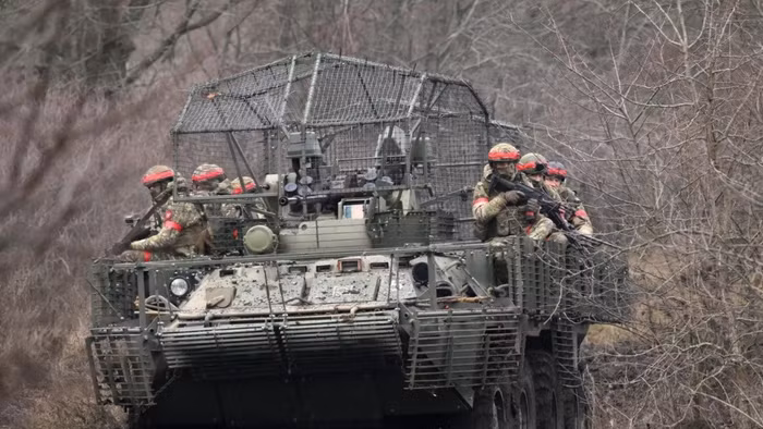 Xe bọc thép BTR-82A của Nga được chế thêm giáp lồng chống UAV.