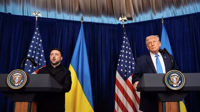 Tổng thống Donald Trump và người đồng cấp Ukraine Zelensky trong một cuộc gặp tại khu nghỉ dưỡng Mar-a-Lago ở Florida.