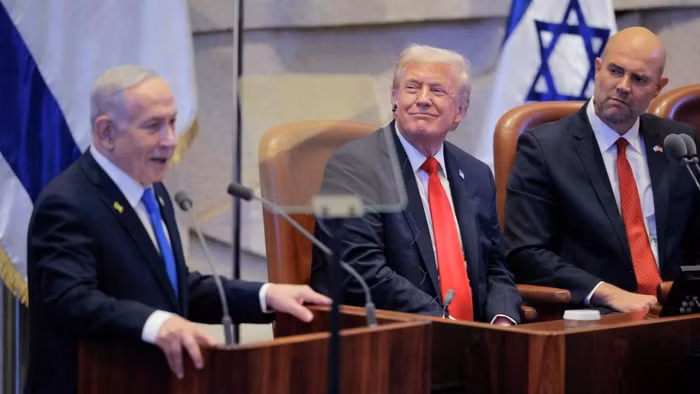 Tổng thống Trump lắng nghe bài phát biểu của Thủ tướng Netanyahu tại Quốc hội Israel.
