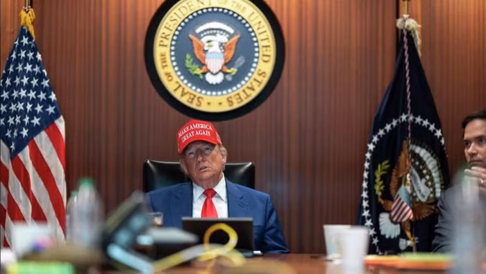 Tổng thống Mỹ Donald Trump trong Phòng Tình huống tại Nhà Trắng.
