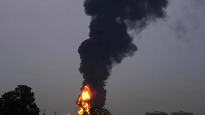 Vụ cháy tại sân bay quốc tế ở Dubai sau đòn tập kích của Iran.