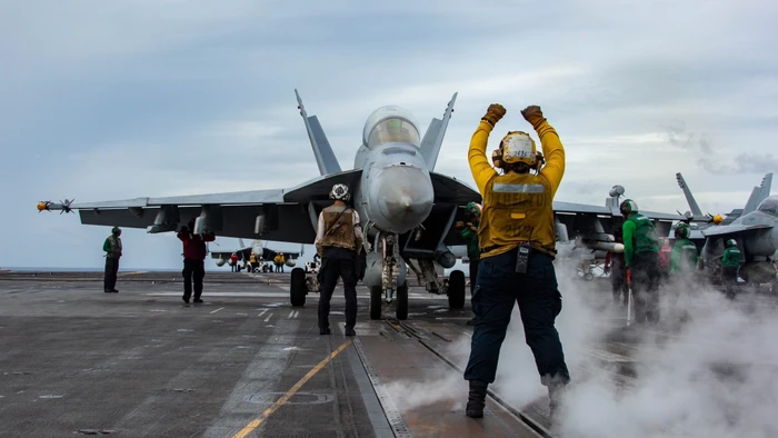 Tiêm kích hạm F/A-18 Super Hornet trên tàu sân bay USS Abraham Lincoln.