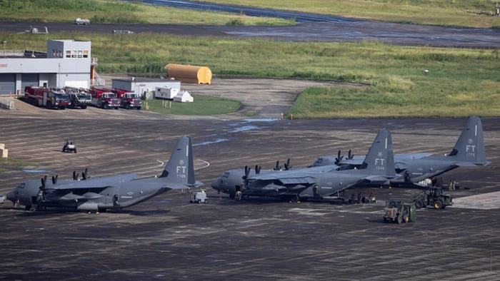 Ba chiếc HC-130J của Mỹ tại căn cứ Roosevelt Roads, Puerto Rico, hôm 11 tháng 12. 
