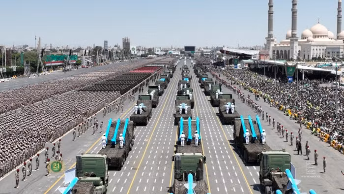 Houthi phô diễn sức mạnh quân sự trong một sự kiện năm 2024.