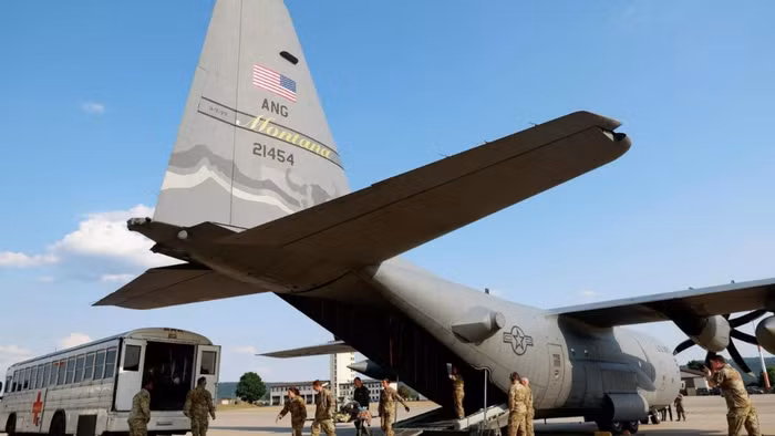 Các quân nhân tại căn cứ không quân Mỹ ở Ramstein, Đức.