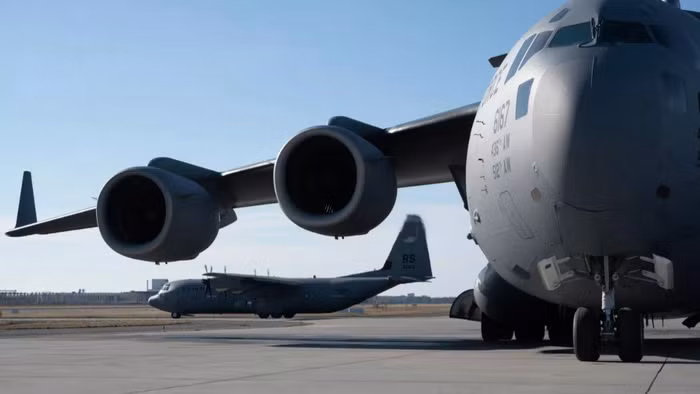 Máy bay vận tải C-17 và C-130J sẽ là oanh tạc cơ của Mỹ.