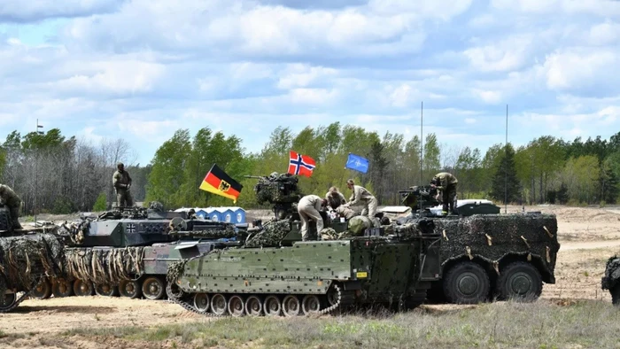 Xe tăng NATO tham gia cuộc tập trận Phản ứng nhanh 2025 tại thao trường Gaiziunai, Litva.