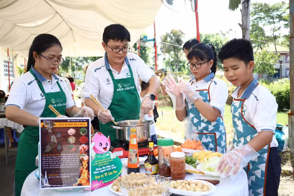 Nhiều hoạt động văn hóa, thể thao và trải nghiệm diễn ra trong khuôn khổ Ngày hội. 