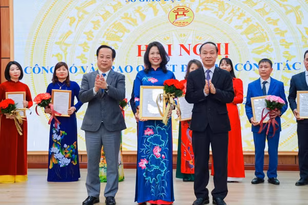 Cô Nguyễn Thị Kiều Hạnh – Hiệu trưởng, trường THPT Hoàng Cầu.
