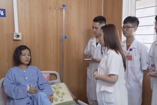 Việc tiếp cận sớm với mạng lưới bệnh viện thực hành lớn giúp sinh viên tự tin làm việc sau khi ra trường.