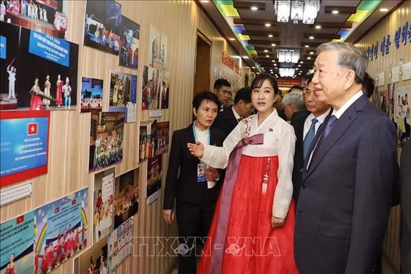 Tổng Bí thư Tô Lâm thăm Trường mẫu giáo Kiêng Sang. Ảnh: Thống Nhất/TTXVN