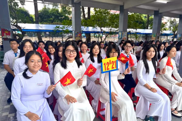 Học sinh khối lớp 12, Trường THPT Trần Phú (TPHCM) mong chờ một năm học đầy đổi mới, đột phá và phát triển. Ảnh: Thùy Linh.