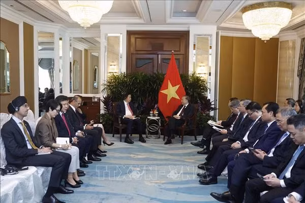Tổng Bí thư, Chủ tịch nước Tô Lâm tiếp lãnh đạo một số doanh nghiệp lớn của Singapore