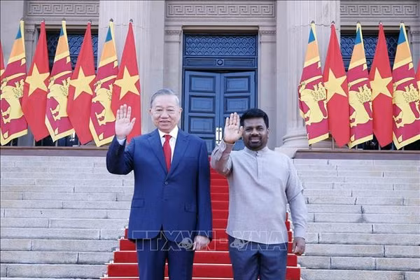 Tổng thống Sri Lanka Anura Kumara Dissanayake chủ trì lễ đón Tổng Bí thư, Chủ tịch nước Tô Lâm. Ảnh: Thống Nhất/TTXVN