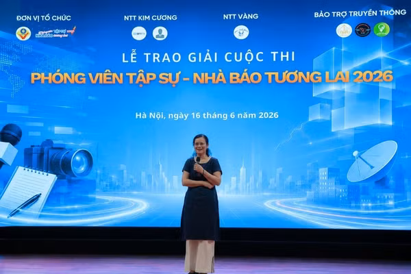 TS. Đỗ Thị Thu Thủy, Trưởng khoa Viết văn - Báo chí phát biểu tại buổi lễ.