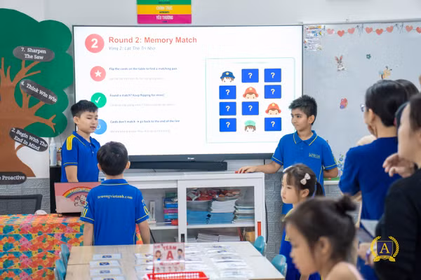 Học sinh trong một tiết học. Ảnh: NTCC. 