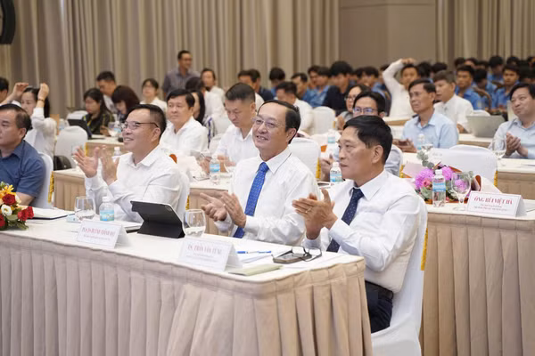 Các đại biểu tại hội thảo "An ninh năng lượng đến năm 2030: Khơi thông nguồn lực phát triển hạ tầng năng lượng". 