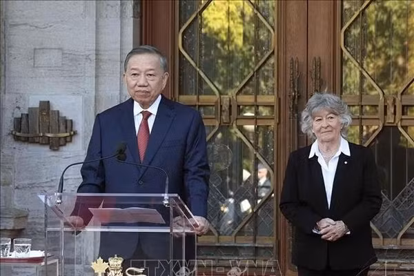 Tổng Bí thư, Chủ tịch nước Tô Lâm và Toàn quyền Canada Louise Arbour họp báo. Ảnh: Thống Nhất/TTXVN