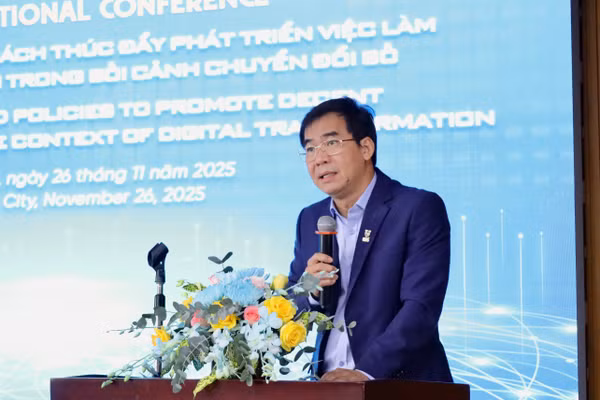 TS Lê Trường Sơn - Hiệu trưởng Trường Đại học Luật TPHCM. Ảnh: HCMULAW. 
