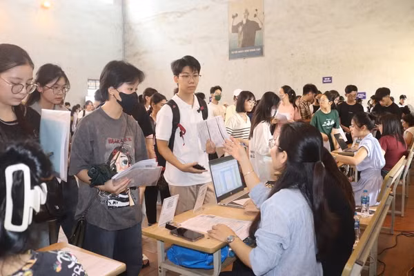  Đội ngũ chuyên trách giàu kinh nghiệm của TUMP luôn sẵn sàng đồng hành, tháo gỡ áp lực mùa thi cho thí sinh.