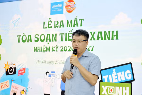 Nhà văn, nhà báo Nguyễn Phan Khuê phát biểu tại buổi lễ.