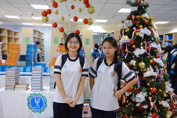Học sinh THPT tham quan Trường Đại học Luật TPHCM. Ảnh: ULAW. 