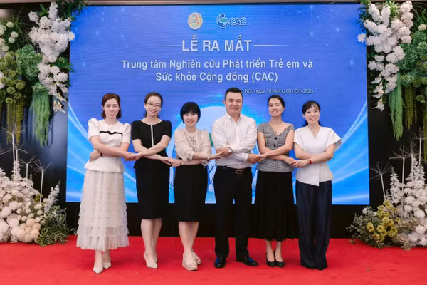 Ban điều hành Trung tâm Nghiên cứu Phát triển Trẻ em và Sức khỏe Cộng đồng (CAC).