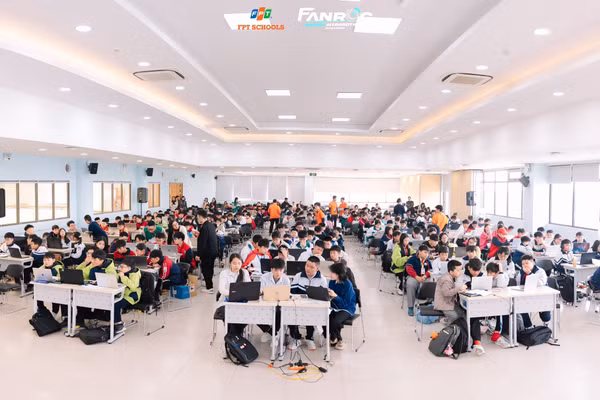 Đông đảo học sinh tham gia vòng thi AI tại Trường THPT FPT Hà Nội.