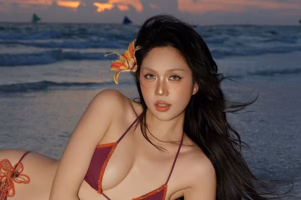 Ngọc Trinh khẳng định thương hiệu 'nữ hoàng nội y' ở tuổi U40
