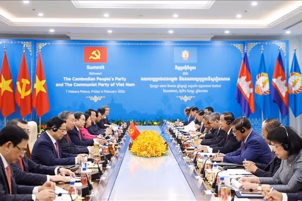 Tổng Bí thư Tô Lâm và Chủ tịch Đảng Nhân dân Campuchia Hun Sen đồng chủ trì Hội đàm song phương giữa Đảng Cộng sản Việt Nam và Đảng Nhân dân Campuchia. Ảnh: Thống Nhất/TTXVN