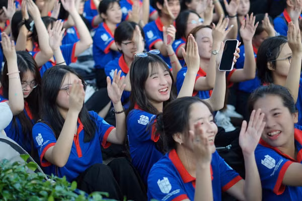 Tình nguyện viên tại lễ ra quân Chương trình Tiếp sức mùa thi năm 2026. Ảnh: Hội SVVN TPHCM.