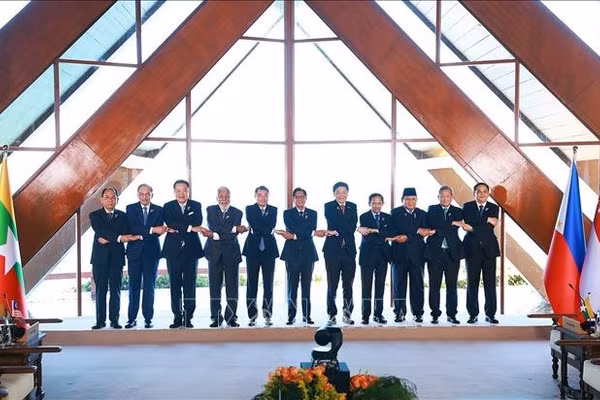 Thủ tướng dự Phiên họp hẹp Hội nghị Cấp cao ASEAN lần thứ 48
