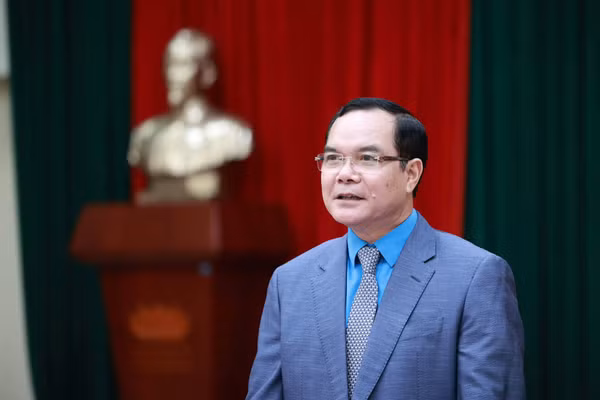 Đồng chí Nguyễn Đình Khang, Ủy viên Ban Chấp hành Trung ương Đảng, Phó Chủ tịch Ủy ban Trung ương MTTQ Việt Nam Bí thư Đảng ủy, Chủ tịch Tổng LĐLĐVN.