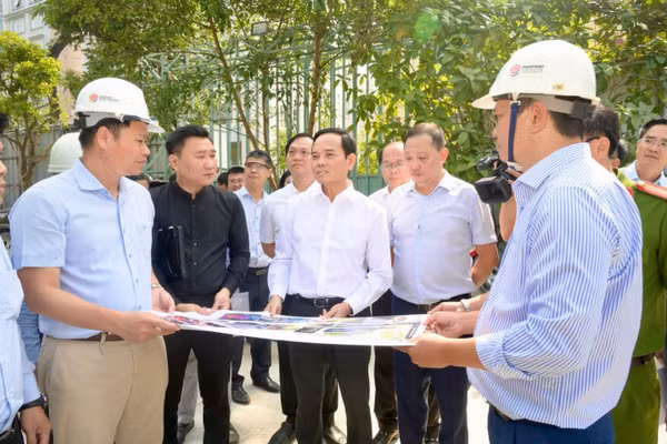 Đồng chí Trần Lưu Quang, Bí thư Trung ương Đảng, Bí thư Thành ủy TPHCM.