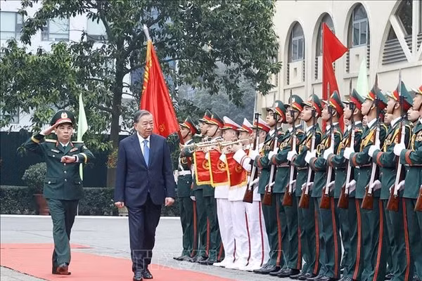 Lễ đón Tổng Bí thư Tô Lâm đến thăm và làm việc với Học viện Kỹ thuật quân sự. Ảnh: Thống Nhất/TTXVN